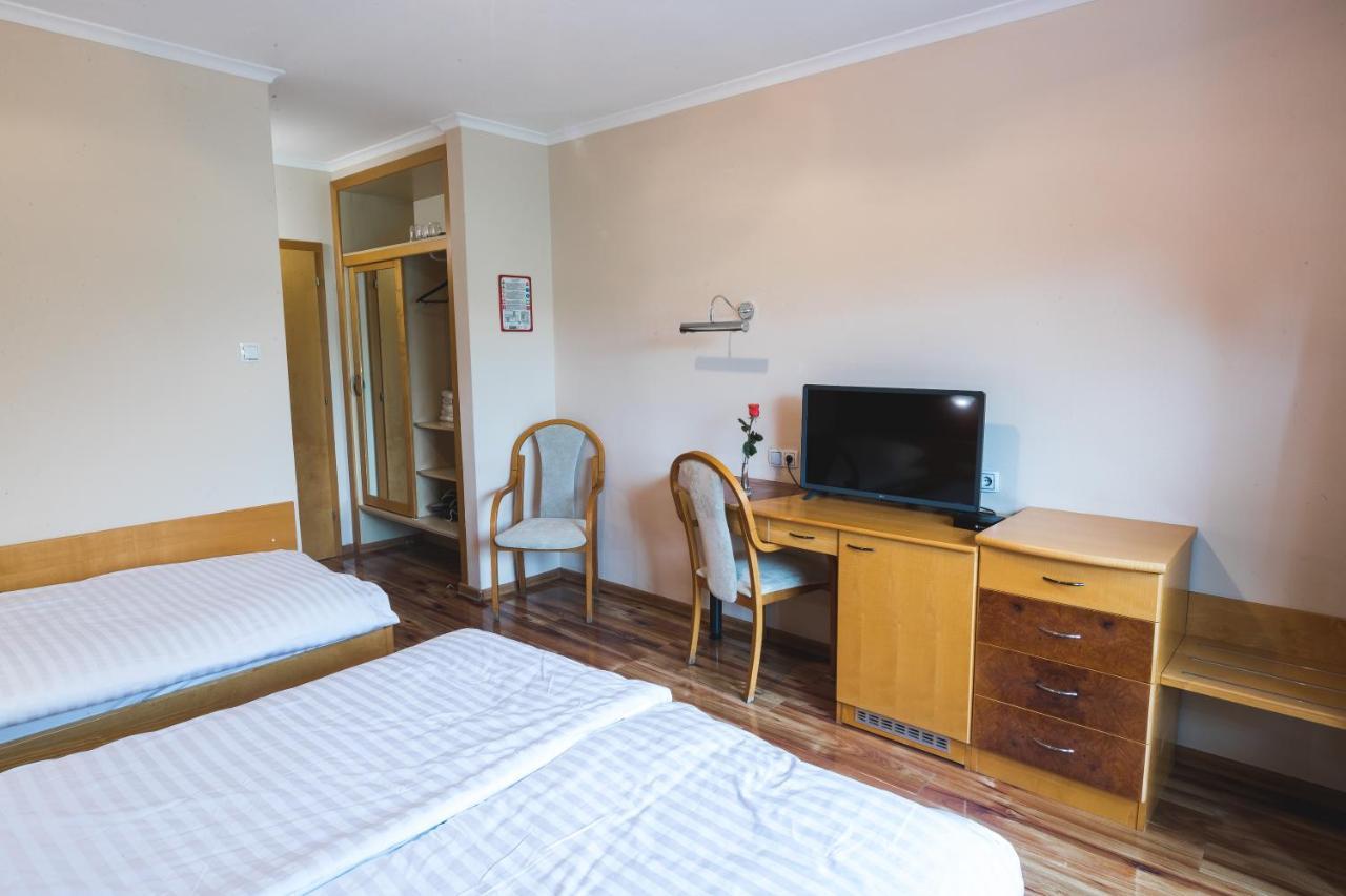 Hotel Smuk Semic Екстериор снимка