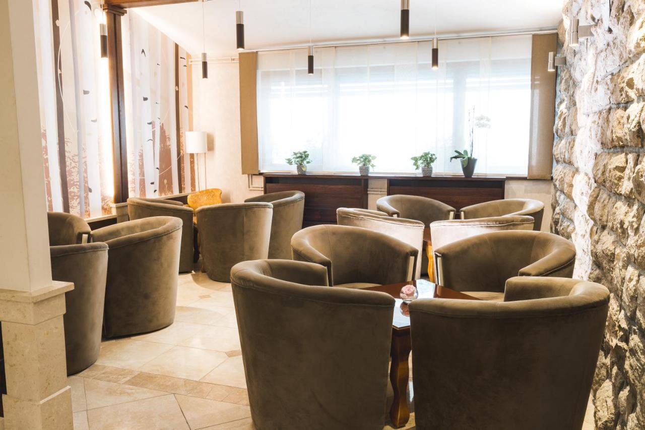 Hotel Smuk Semic Екстериор снимка